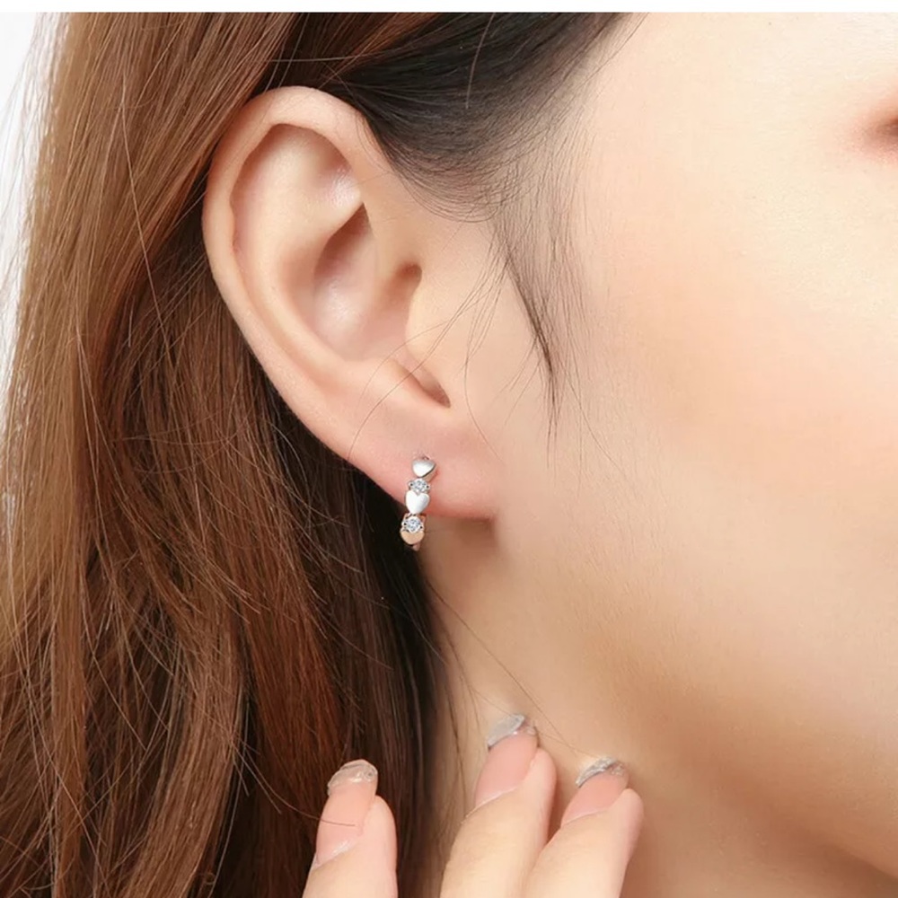 Elegant Heart 925Silver Hoop Earring WhiteSapphire - Picture 5 of 6